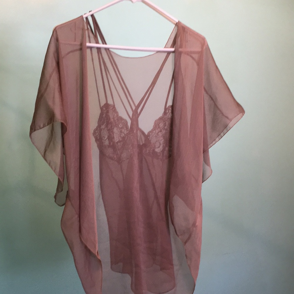 Lingerie - Picture 3 of 4